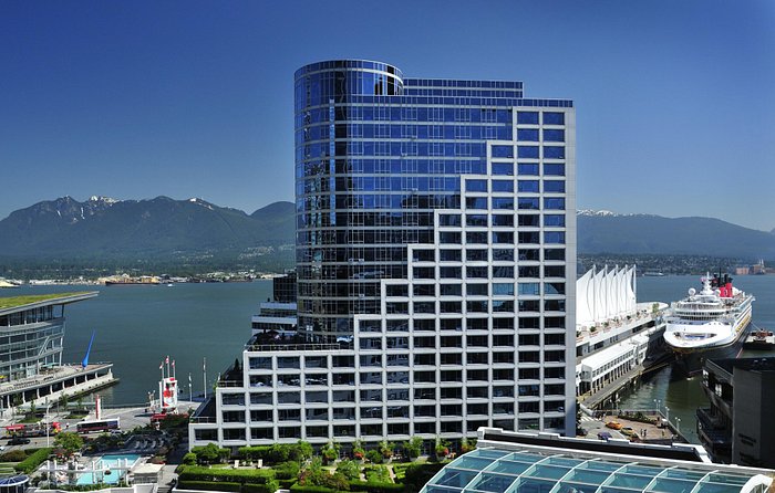 A Premier Experience at Fairmont Waterfront Hotel & Casino